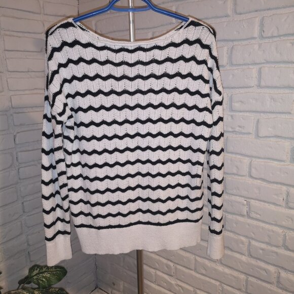 Loft Ladies Size Medium Long Sleeve Black & White Loose Fit Sweater - Picture 2 of 7